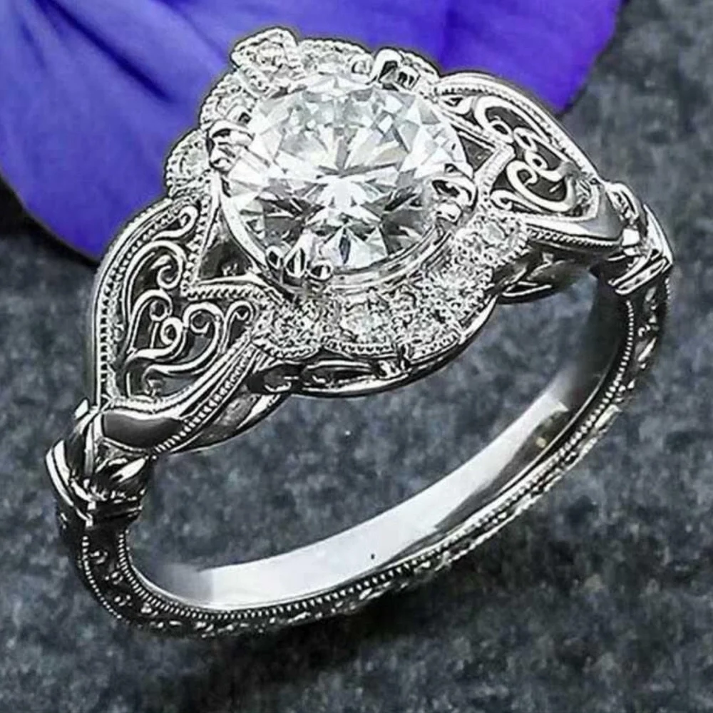 NWT Exquisite Zircon‎ Ring